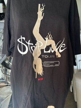 Karol G strip love tour shirt crew size large as is condition